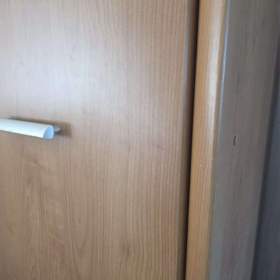 Foto inzerátu Vysoká mohutná šatní skříň 