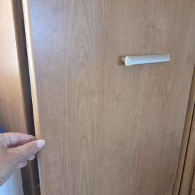 Foto inzerátu Vysoká mohutná šatní skříň 