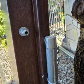 Foto inzerátu Vchodové exteriérové ocelové dveře