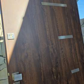 Foto inzerátu Vchodové exteriérové ocelové dveře