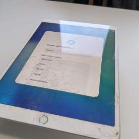 Foto inzerátu Apple iPad Air 3. generace (A2152) - naprasklý+zamčený