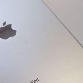Foto inzerátu Apple iPad Air 3. generace (A2152) - naprasklý+zamčený