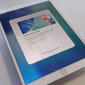 Foto inzerátu Apple iPad Air 3. generace (A2152) - naprasklý+zamčený