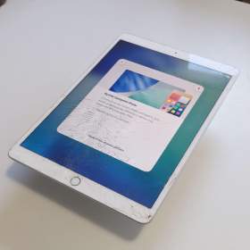 Foto inzerátu Apple iPad Air 3. generace (A2152) - naprasklý+zamčený