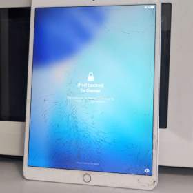 Foto inzerátu Apple iPad Air 3. generace (A2152) - naprasklý+zamčený