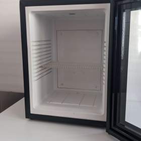 Foto inzerátu Minibar Guzzanti (40l)