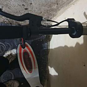 Foto inzerátu ELEKTROKOLOBEZKA,2KUSY,1 X NAB,,FUNKCNI,SLABE BATERIE