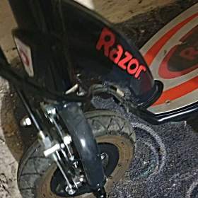 Foto inzerátu ELEKTROKOLOBEZKA,2KUSY,1 X NAB,,FUNKCNI,SLABE BATERIE
