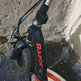 Foto inzerátu ELEKTROKOLOBEZKA,2KUSY,1 X NAB,,FUNKCNI,SLABE BATERIE