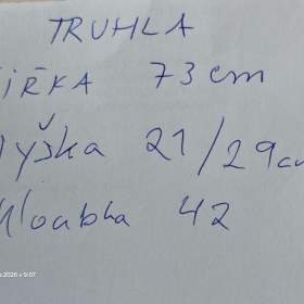 Foto inzerátu Vyřezávaná dřevěná truhla s podstavcem (cena za 1 ks)