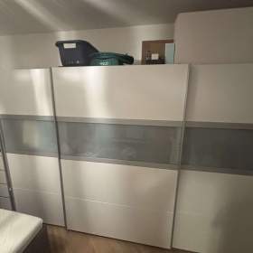 Fotka k inzerátu Šatní skříň  / 9285917