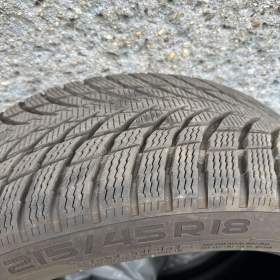 Foto inzerátu Prodám zimní pneu Nokian 215/45 R18
