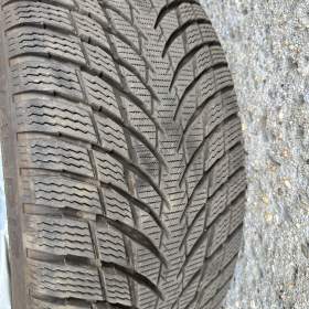 Foto inzerátu Prodám zimní pneu Nokian 215/45 R18