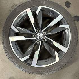 Foto inzerátu Prodám zimní pneu Nokian 215/45 R18