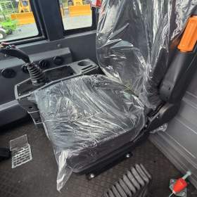 Foto inzerátu Kloubový nakladač LGCM LGE20 4×4 s kabinou