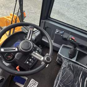 Foto inzerátu Kloubový nakladač LGCM LGE20 4×4 s kabinou