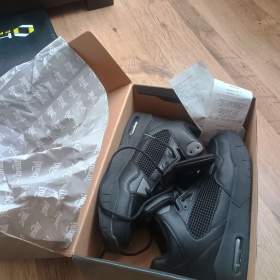 Foto inzerátu  Úplne nové tenisky Everlast Layup (veľkosť 47 / 31 cm) – v záruke