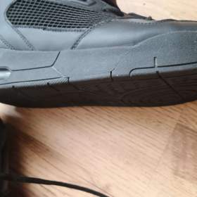 Foto inzerátu  Úplne nové tenisky Everlast Layup (veľkosť 47 / 31 cm) – v záruke