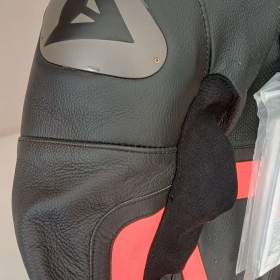 Foto inzerátu Juniorská kožená 1 - dílná kombinéza Dainese Gen-Z Junior Perf
