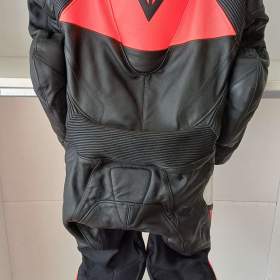 Foto inzerátu Juniorská kožená 1 - dílná kombinéza Dainese Gen-Z Junior Perf