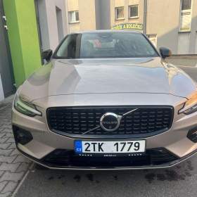 Volvo S60 B5 AWD Ultimate Dark | HUD | Pilot Assist | Panorama | 33 000 km | 1. majitel / 19972071