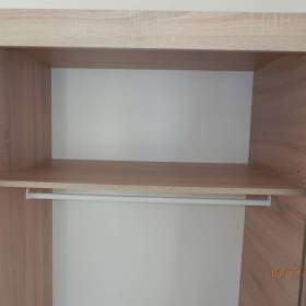 Foto inzerátu Skříň s posuvnými dveřmi a úložným prostorem Nová 2Roky stará. 195x181x60,5cm.