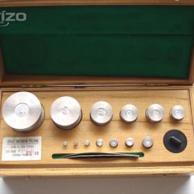 Fotka k inzerátu Sada kalibrovaného závaží Chirana Praha / 18994194