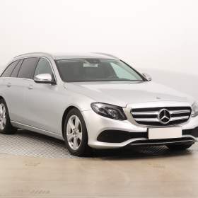 Mercedes- Benz Třídy E E 220 d / 19016632