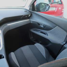 Foto inzerátu Peugeot 5008 1.5 BlueHDi