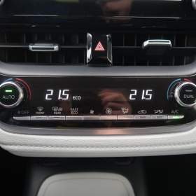 Foto inzerátu Toyota Corolla 2.0 Hybrid