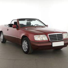 Mercedes- Benz Třídy E E 220 A124 / 19396346