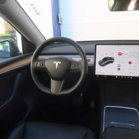 Tesla Model Y Long Range AWD 75kWh / 19431193
