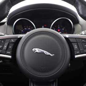 Foto inzerátu Jaguar F-Pace 20d AWD