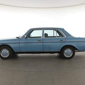 Foto inzerátu Mercedes-Benz W123 230 E