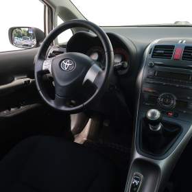 Toyota Auris 2.0 D- 4D / 19491980