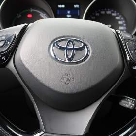 Foto inzerátu Toyota C-HR 2.0 Hybrid