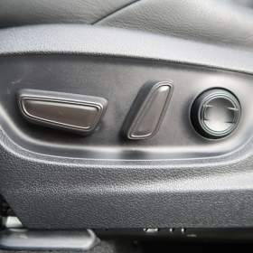 Foto inzerátu Toyota C-HR 2.0 Hybrid