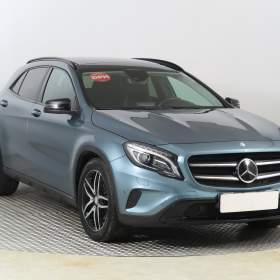 Mercedes- Benz GLA GLA 250 4MATIC / 19520201