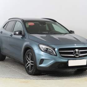 Mercedes- Benz GLA GLA 250 4MATIC / 19520201