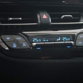 Foto inzerátu Toyota C-HR 1.8 Hybrid