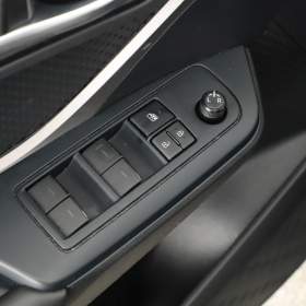 Foto inzerátu Toyota C-HR 1.8 Hybrid