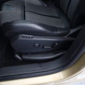 Peugeot 3008 2.0 BlueHDi / 19537032