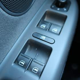 Foto inzerátu Volkswagen Golf 1.4 i 16V