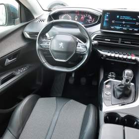 Foto inzerátu Peugeot 5008 PureTech 130