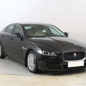 Jaguar XE E- Performance / 19561040