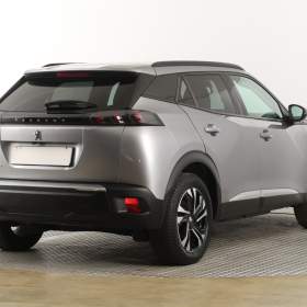 Foto inzerátu Peugeot e-2008 50 kWh