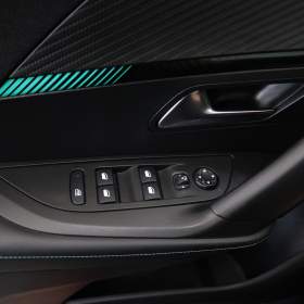 Foto inzerátu Peugeot e-2008 50 kWh