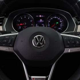 Foto inzerátu Volkswagen Passat 2.0 TSI