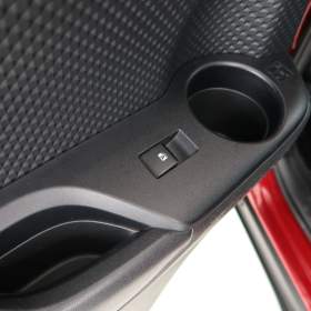 Foto inzerátu Toyota C-HR 1.8 Hybrid