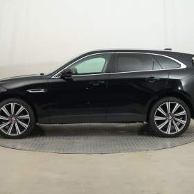 Foto inzerátu Jaguar F-Pace 30d AWD